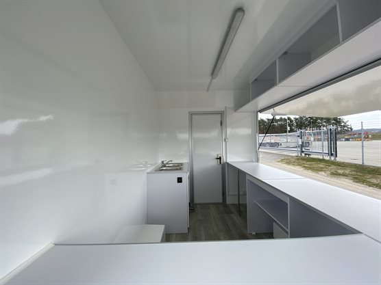 TP 301 salgsvogn med bordplade ved salgsåbninger